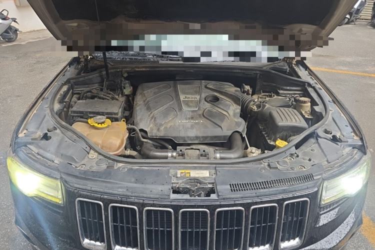 Used Jeep Grand Cherokee 2014 3.0TD Diesel Comfort Navigation Version Engine Bay