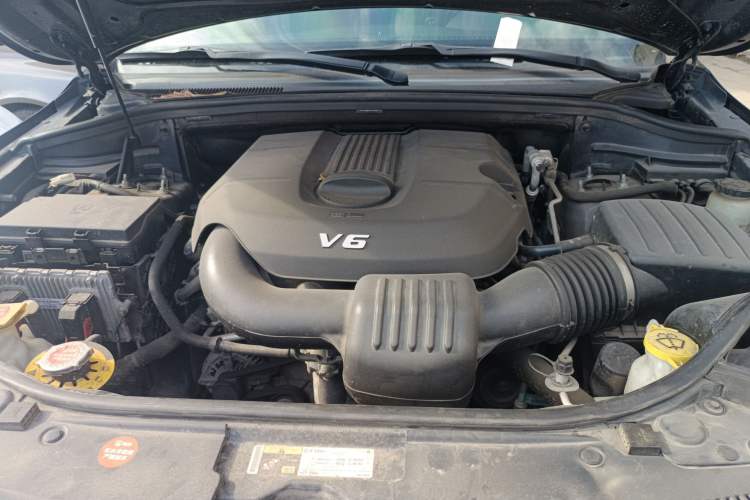 Used Jeep Grand Cherokee 2014 3.0L Comfort Navigation Edition Engine Bay