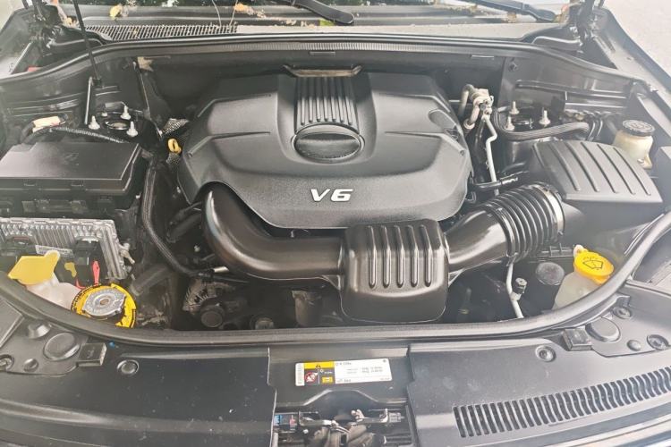 Used Jeep Grand Cherokee 2014 3.0L Comfort Navigation Edition Engine Bay