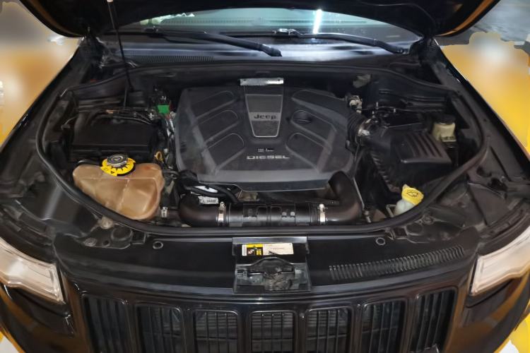 Used Jeep Grand Cherokee 2014 3.0TD Diesel Comfort Navigation Version Engine Bay