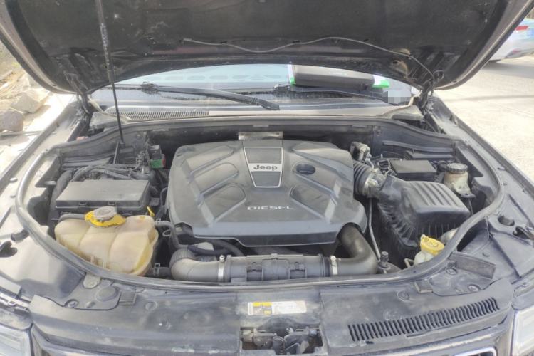 Used Jeep Grand Cherokee 2014 3.0TD Diesel Comfort Navigation Version Engine Bay