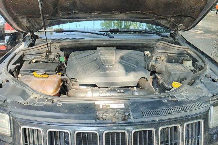 Used Jeep Grand Cherokee 2014 3.0TD Diesel Comfort Navigation Version Engine Bay