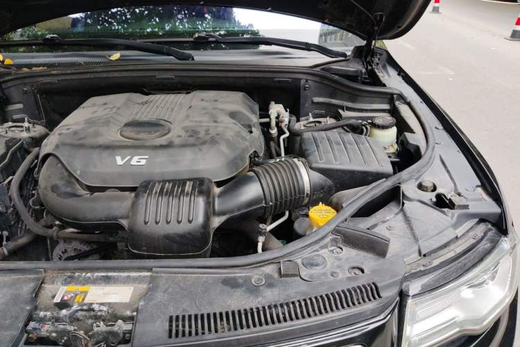 Used Jeep Grand Cherokee 2014 3.0L Comfort Navigation Edition Engine Bay Left