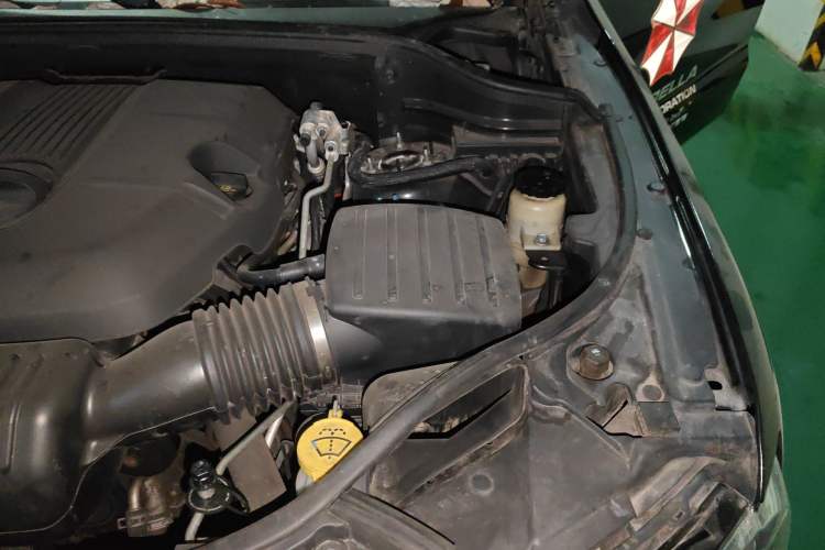 Used Jeep Grand Cherokee 2014 3.0L Comfort Navigation Edition Engine Bay Left