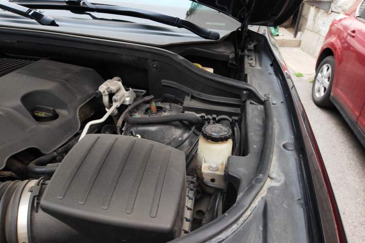 Used Jeep Grand Cherokee 2014 3.6L Elite Navigation Edition Engine Bay Left