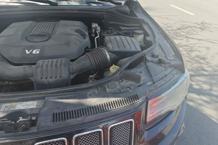 Used Jeep Grand Cherokee 2014 3.6L Elite Navigation Edition Engine Bay Left