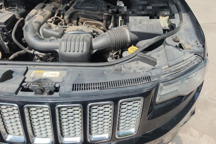 Used Jeep Grand Cherokee 2014 3.0L Comfort Navigation Edition Engine Bay Left