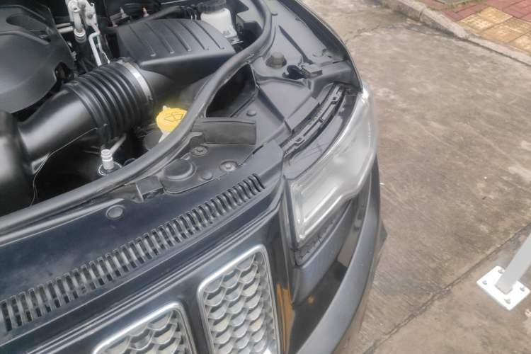 Used Jeep Grand Cherokee 2014 3.0L Comfort Navigation Edition Engine Bay Left