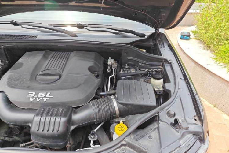Used Jeep Grand Cherokee 2014 3.6L Comfort Navigation Edition Engine Bay Left