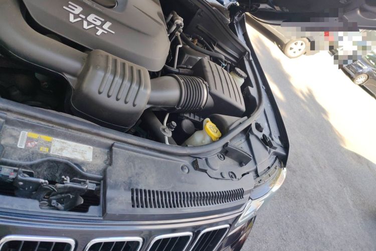 Used Jeep Grand Cherokee 2014 3.6L Elite Navigation Edition Engine Bay Left