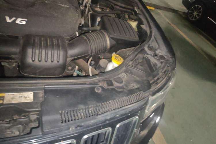 Used Jeep Grand Cherokee 2014 3.0L Comfort Navigation Edition Engine Bay Left