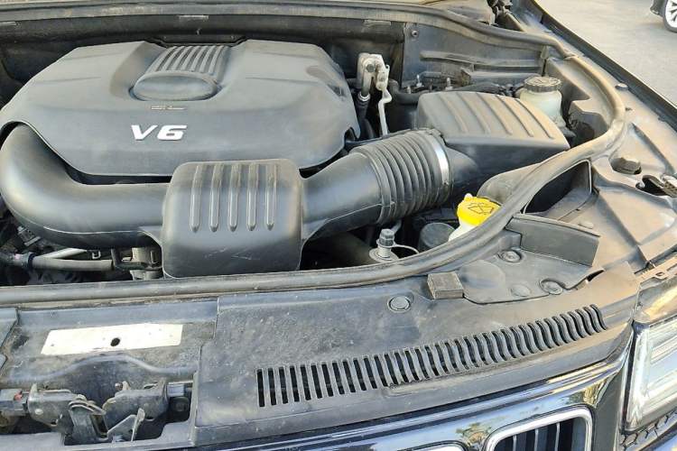 Used Jeep Grand Cherokee 2014 3.0L Comfort Navigation Edition Engine Bay Left