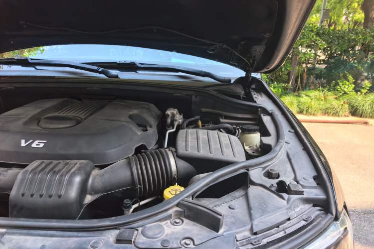 Used Jeep Grand Cherokee 2014 3.6L Elite Navigation Edition Engine Bay Left