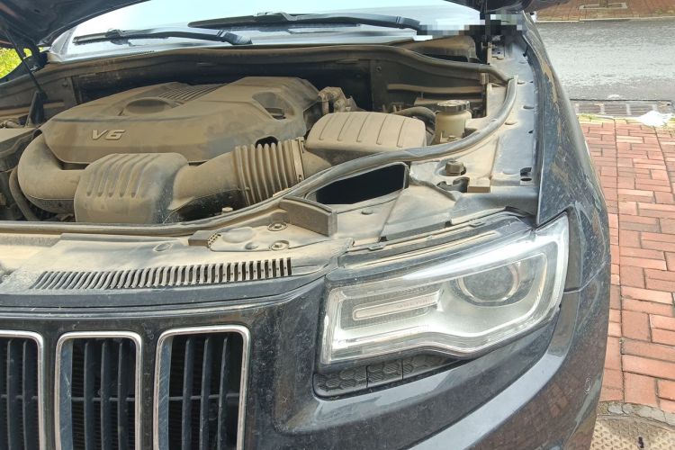 Used Jeep Grand Cherokee 2014 3.0L Comfort Navigation Edition Engine Bay Left