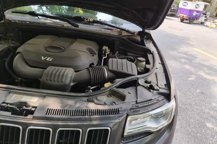 Used Jeep Grand Cherokee 2014 3.6L Elite Navigation Edition Engine Bay Left