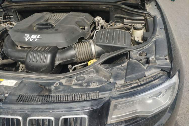 Used Jeep Grand Cherokee 2014 3.6L Elite Navigation Edition Engine Bay Left