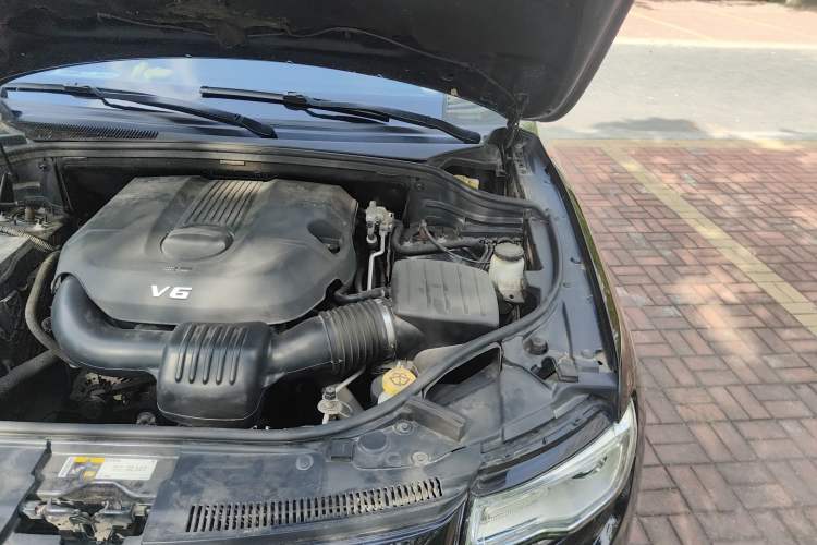 Used Jeep Grand Cherokee 2014 3.6L Elite Navigation Edition Engine Bay Left