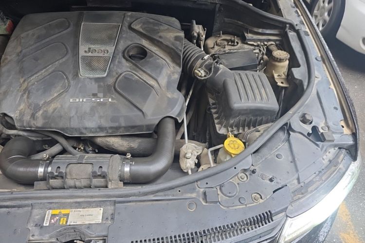 Used Jeep Grand Cherokee 2014 3.0TD Diesel Comfort Navigation Version Engine Bay Left
