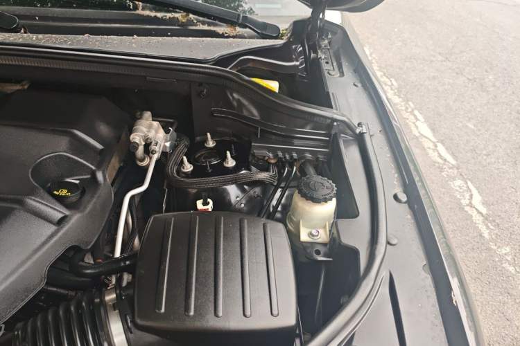 Used Jeep Grand Cherokee 2014 3.0L Comfort Navigation Edition Engine Bay Left