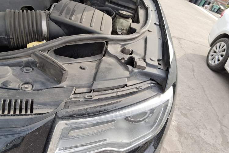 Used Jeep Grand Cherokee 2014 3.6L Elite Navigation Edition Engine Bay Left