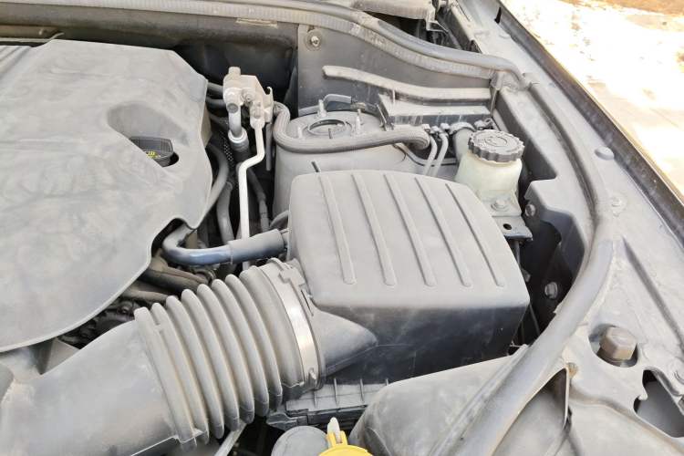 Used Jeep Grand Cherokee 2014 3.0L Comfort Navigation Edition Engine Bay Left