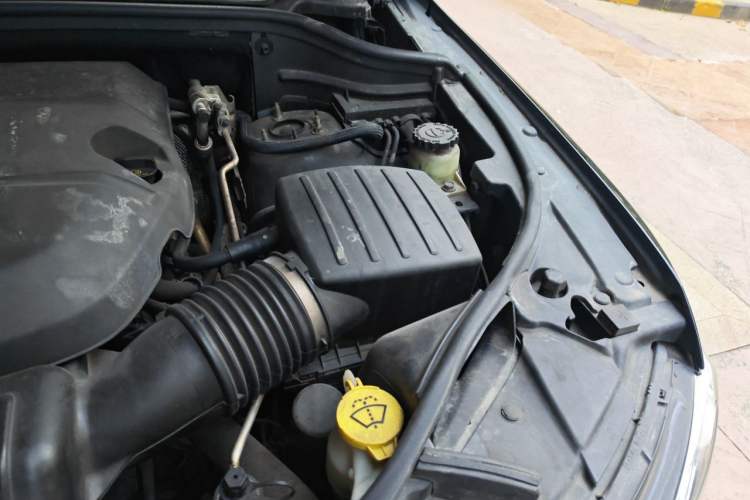Used Jeep Grand Cherokee 2014 3.0L Comfort Navigation Edition Engine Bay Left