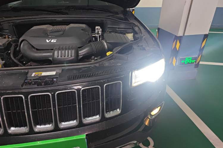 Used Jeep Grand Cherokee 2014 3.6L Elite Navigation Edition Engine Bay Left