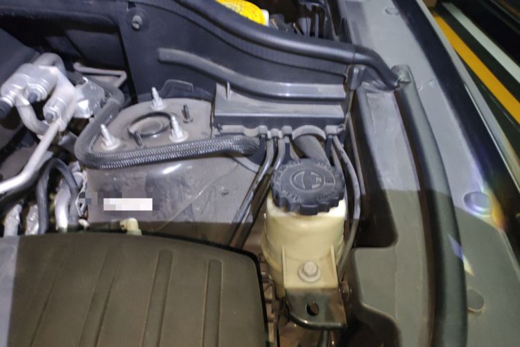 Used Jeep Grand Cherokee 2014 3.0L Comfort Navigation Edition Engine Bay Left