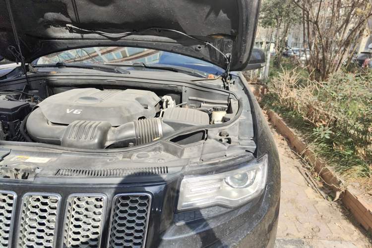Used Jeep Grand Cherokee 2014 3.6L Elite Navigation Edition Engine Bay Left
