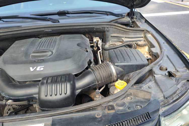Used Jeep Grand Cherokee 2014 3.0L Comfort Navigation Edition Engine Bay Left