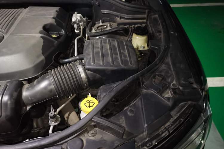 Used Jeep Grand Cherokee 2014 3.0L Comfort Navigation Edition Engine Bay Left
