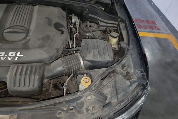 Used Jeep Grand Cherokee 2014 3.6L Elite Navigation Edition Engine Bay Left