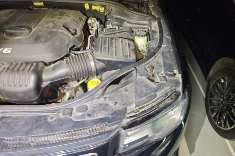 Used Jeep Grand Cherokee 2014 3.0L Comfort Navigation Edition Engine Bay Left