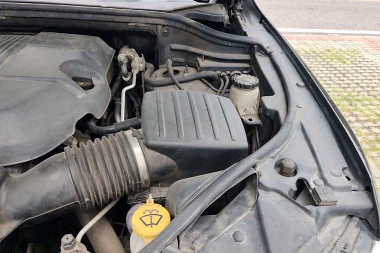 Used Jeep Grand Cherokee 2014 3.6L Elite Navigation Edition Engine Bay Left