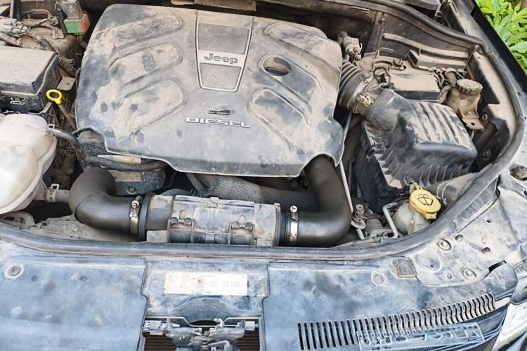 Used Jeep Grand Cherokee 2014 3.0TD Diesel Comfort Navigation Version Engine Bay Left