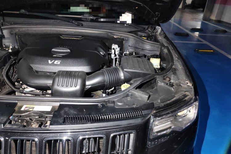 Used Jeep Grand Cherokee 2014 3.0L Comfort Navigation Edition Engine Bay Left