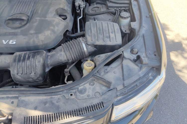 Used Jeep Grand Cherokee 2014 3.0L Comfort Navigation Edition Engine Bay Left