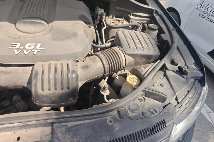 Used Jeep Grand Cherokee 2014 3.6L Comfort Navigation Edition Engine Bay Left