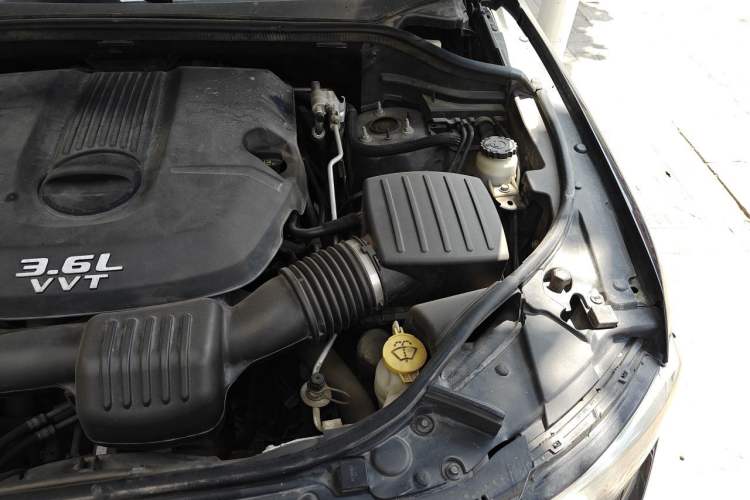 Used Jeep Grand Cherokee 2014 3.6L Comfort Navigation Edition Engine Bay Left