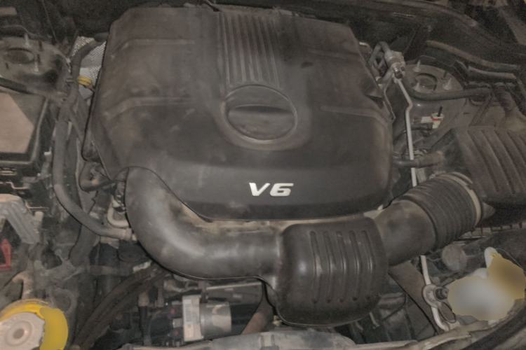 Used Jeep Grand Cherokee 2014 3.0L Comfort Navigation Edition Engine Bay