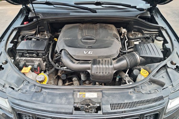 Used Jeep Grand Cherokee 2014 3.0L Comfort Navigation Edition Engine Bay