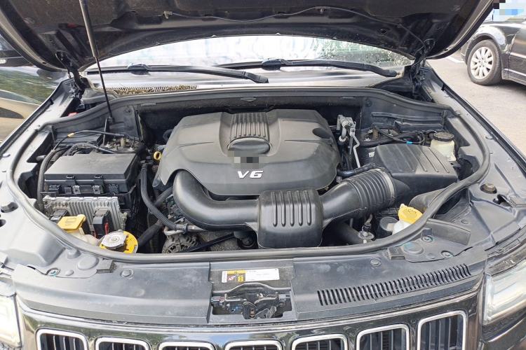 Used Jeep Grand Cherokee 2014 3.6L Elite Navigation Edition Engine Bay