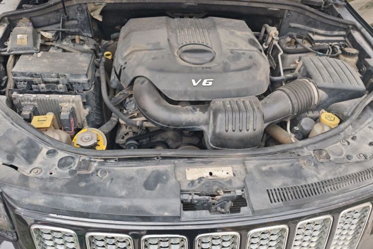 Used Jeep Grand Cherokee 2014 3.6L Elite Navigation Edition Engine Bay