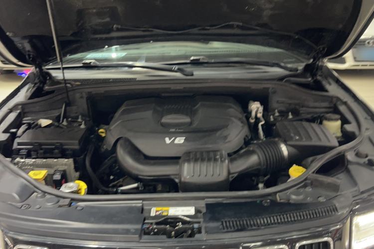 Used Jeep Grand Cherokee 2014 3.0L Comfort Navigation Edition Engine Bay