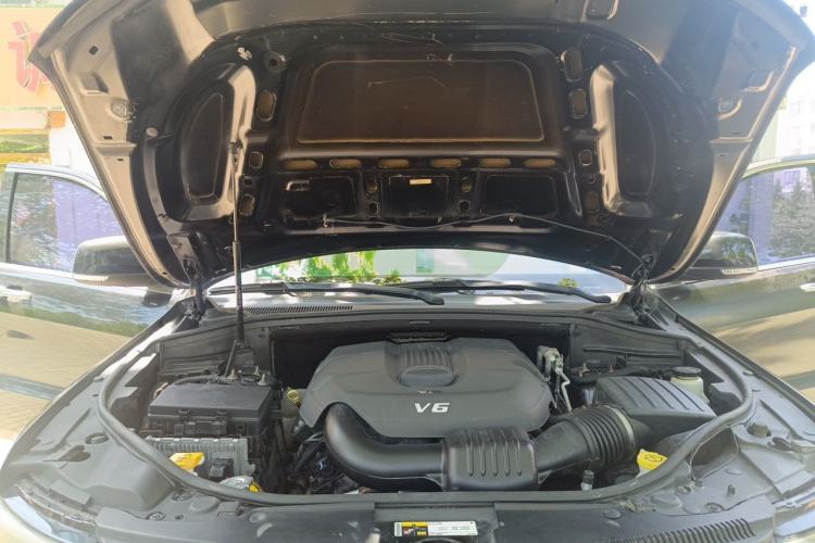 Used Jeep Grand Cherokee 2014 3.0L Comfort Navigation Edition Engine Bay