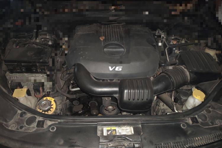 Used Jeep Grand Cherokee 2014 3.0L Comfort Navigation Edition Engine Bay
