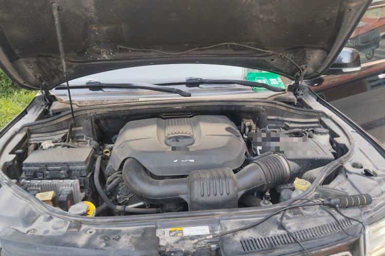 Used Jeep Grand Cherokee 2014 3.0L Comfort Navigation Edition Engine Bay