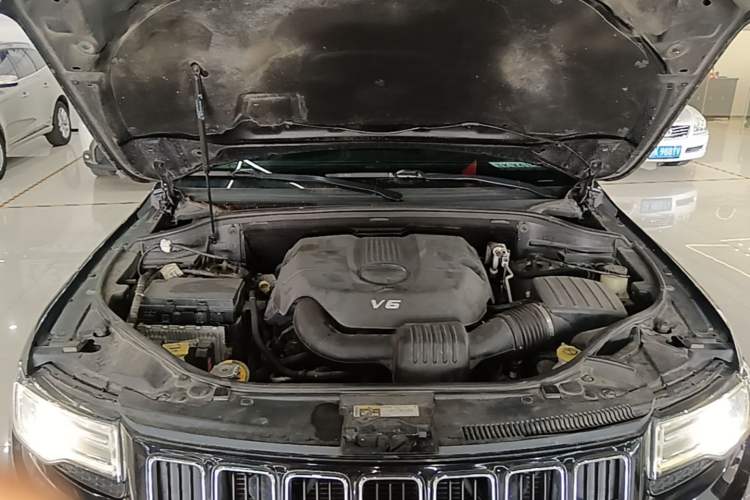 Used Jeep Grand Cherokee 2014 3.6L Elite Navigation Edition Engine Bay