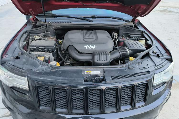 Used Jeep Grand Cherokee 2014 3.6L Elite Navigation Edition Engine Bay