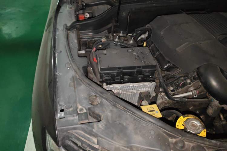 Used Jeep Grand Cherokee 2014 3.0L Comfort Navigation Edition Engine Bay Right